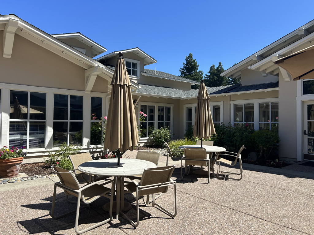 Outdoor seating at The Waterford in Rossmoor